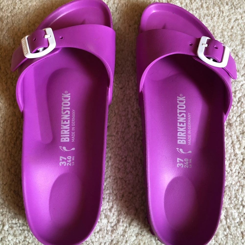 Pretty in Pink! Birkenstock Slides